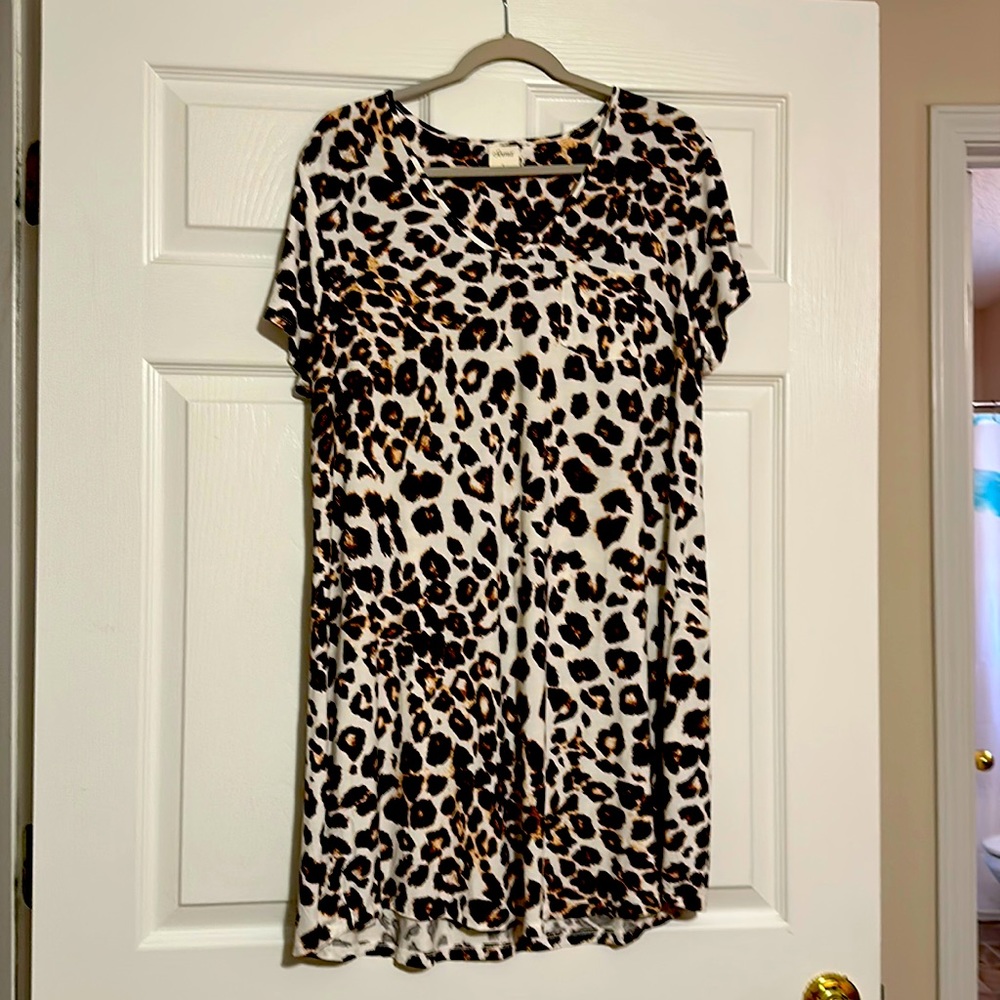 Soma Cool Nights short sleeve v-neck leopard print night shirt. Never worn.